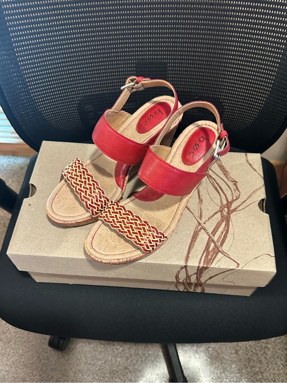 b.o.c. Red Braided Front-Strap Wedge Sandals 7M EUC